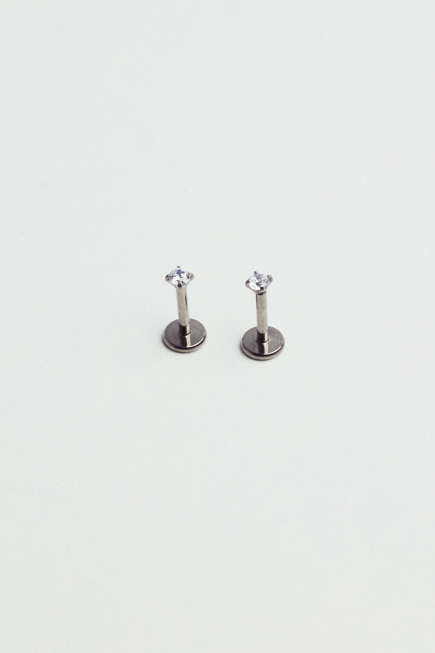 18 Gauge Silver Piercing Jewelry, ASTM-F136 Implant grade titanium threadless flatback